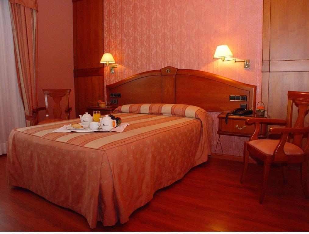 Hotel Torres I Villanueva del Arzobispo Szoba fotó